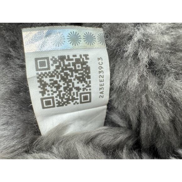 UGG Boots Womens Sz 10 Grey Bailey Button Booties 1016226 - Picture 9 of 9